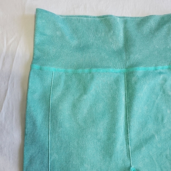 NINE West Active Mint Green Biker Gym Athletic Workout Shorts Cutouts Large XL - Picture 2 of 11